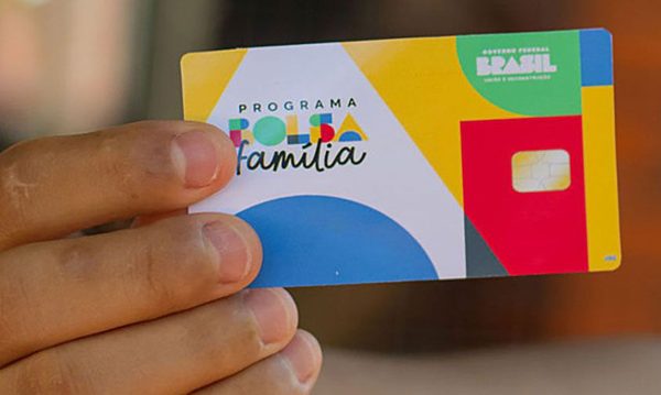 Bolsa Família terá reajuste de 15�enefício mínimo passará a R$ 691