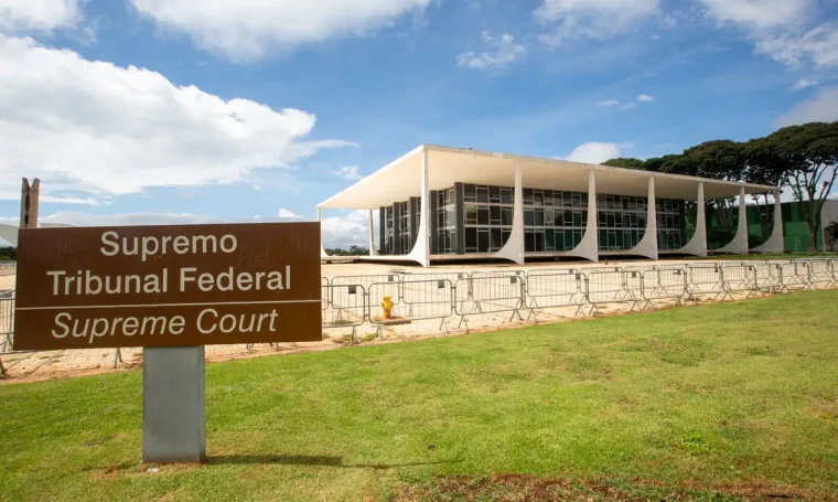 Ex-ministros do STF pedem apuração rigorosa de denúncias e sessão pública da Corte