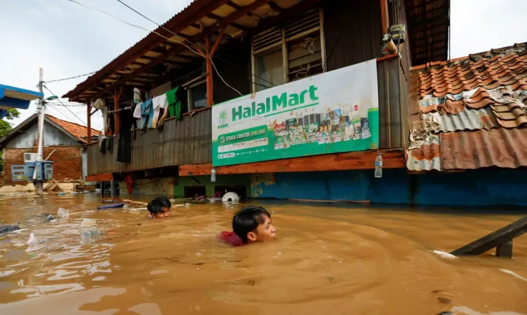 Cheias deixam mais de 1,6 mil mortos no Sudeste Asiático e previsão de fortes chuvas agrava alerta regional