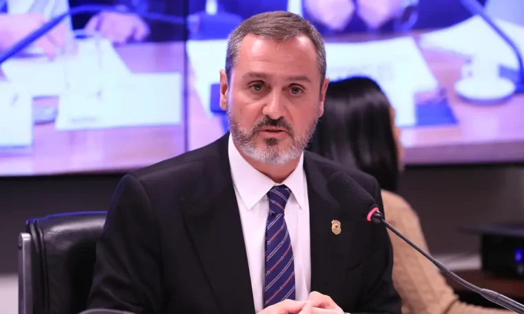 Flávio Dino determina retorno de Andrei Rodrigues ao comando da Polícia Federal