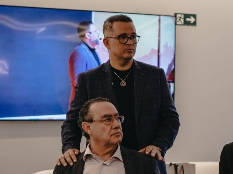 Conselheiro de Augusto Cury está em helicóptero desaparecido com cantor Rick em Santa Catarina